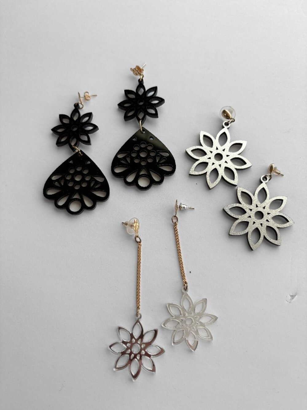Laser-Cut Floral Dangle & Drop Earrings Set – Black, Silver & Translucent Acryli